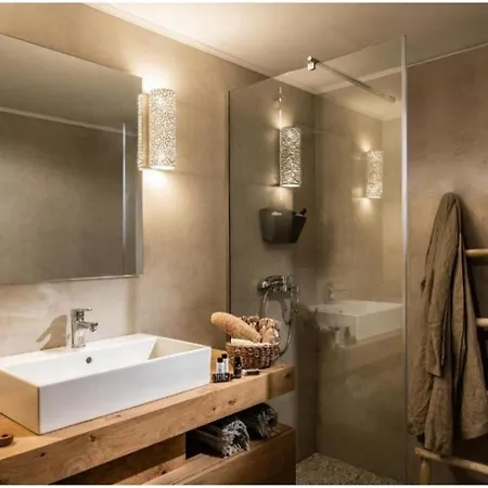 Khroma Luxury 3- Front Apartament *
